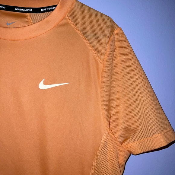 Nike running shirt - Picture 2 of 4